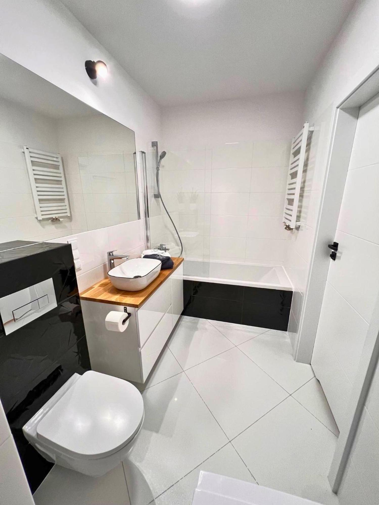 Apartament Purple Poznań Exteriör bild